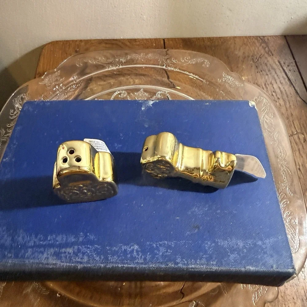 Cracker Barrel Gold Toned Lock & Key Salt & Pepper Shakers Novelty